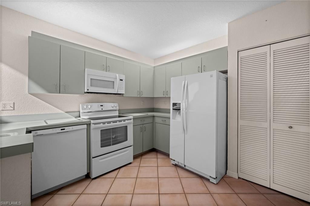 71 Emerald Woods Dr, Unit F2, Naples, FL 34108 Photo