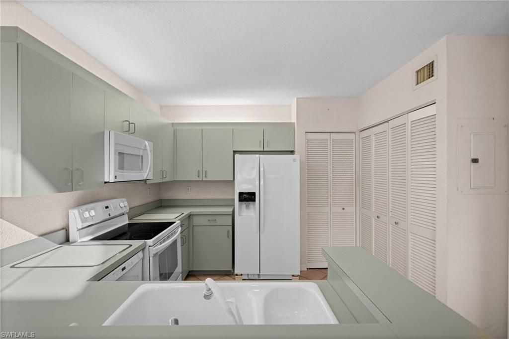 71 Emerald Woods Dr, Unit F2, Naples, FL 34108 Photo