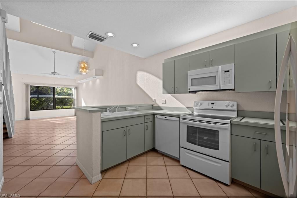 71 Emerald Woods Dr, Unit F2, Naples, FL 34108 Photo