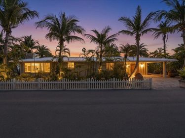 834 JUNGLE QUEEN WAY, LONGBOAT KEY, FL 34228