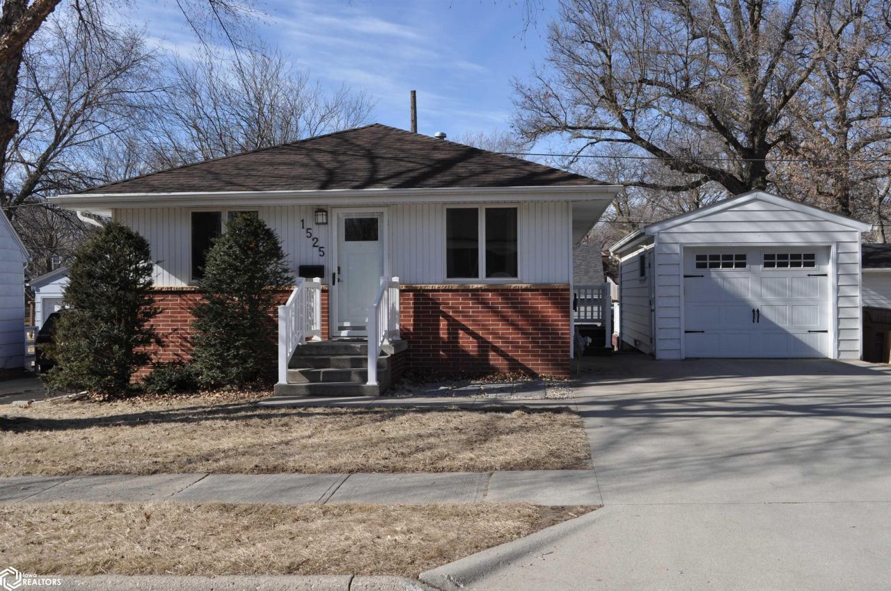 1525 Birch Street, Carroll, IA 51401 Main Photo