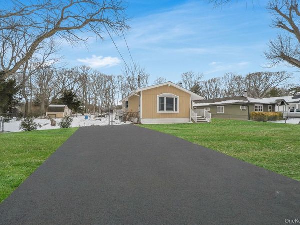 71 Oak Avenue, Shirley, NY 11967