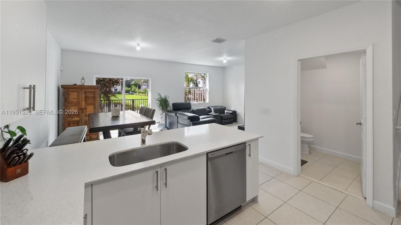 5544 NW 27th Pl, Lauderhill, FL 33313 Photo