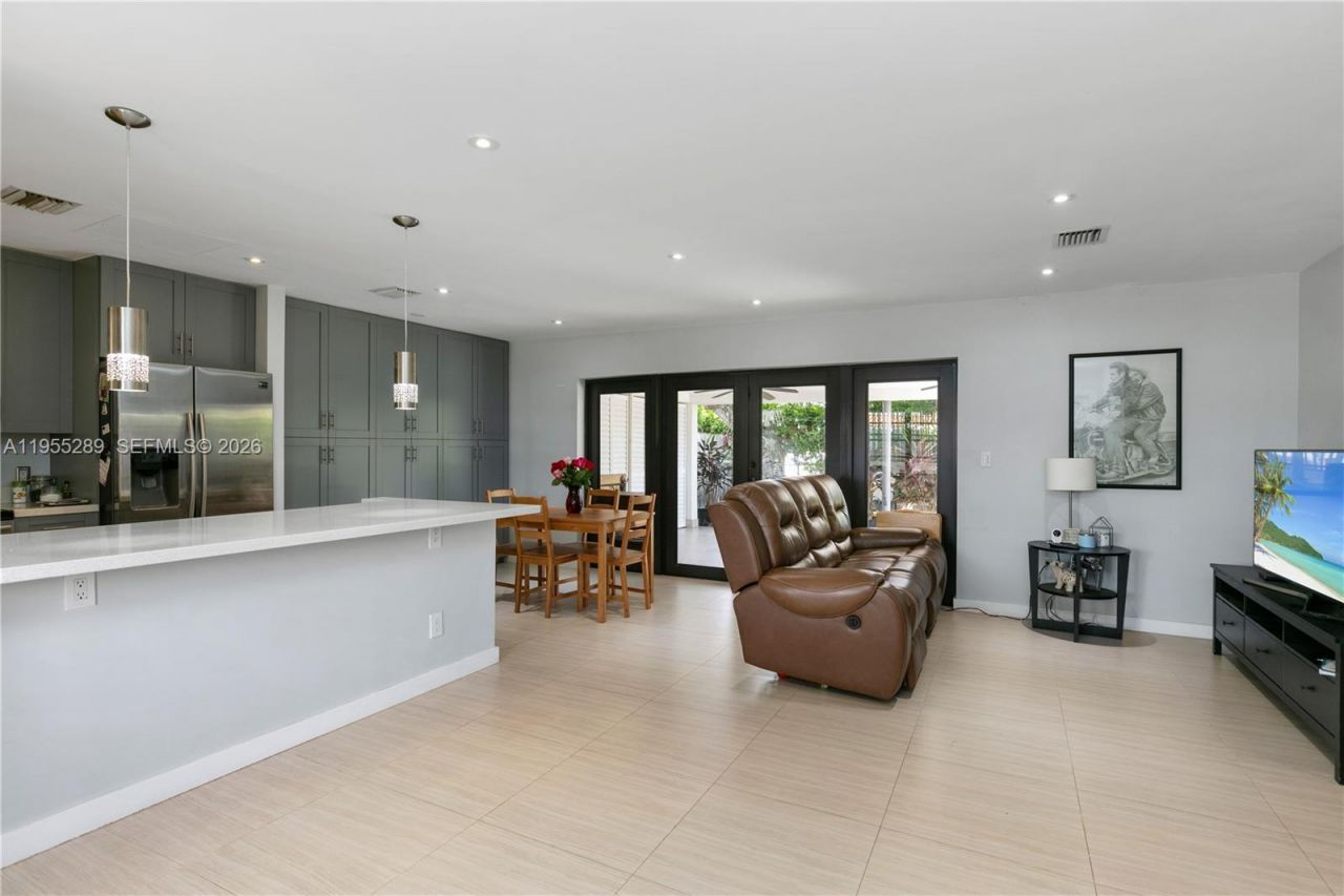 9981 SW 13th Ter, Miami, FL 33174 Photo