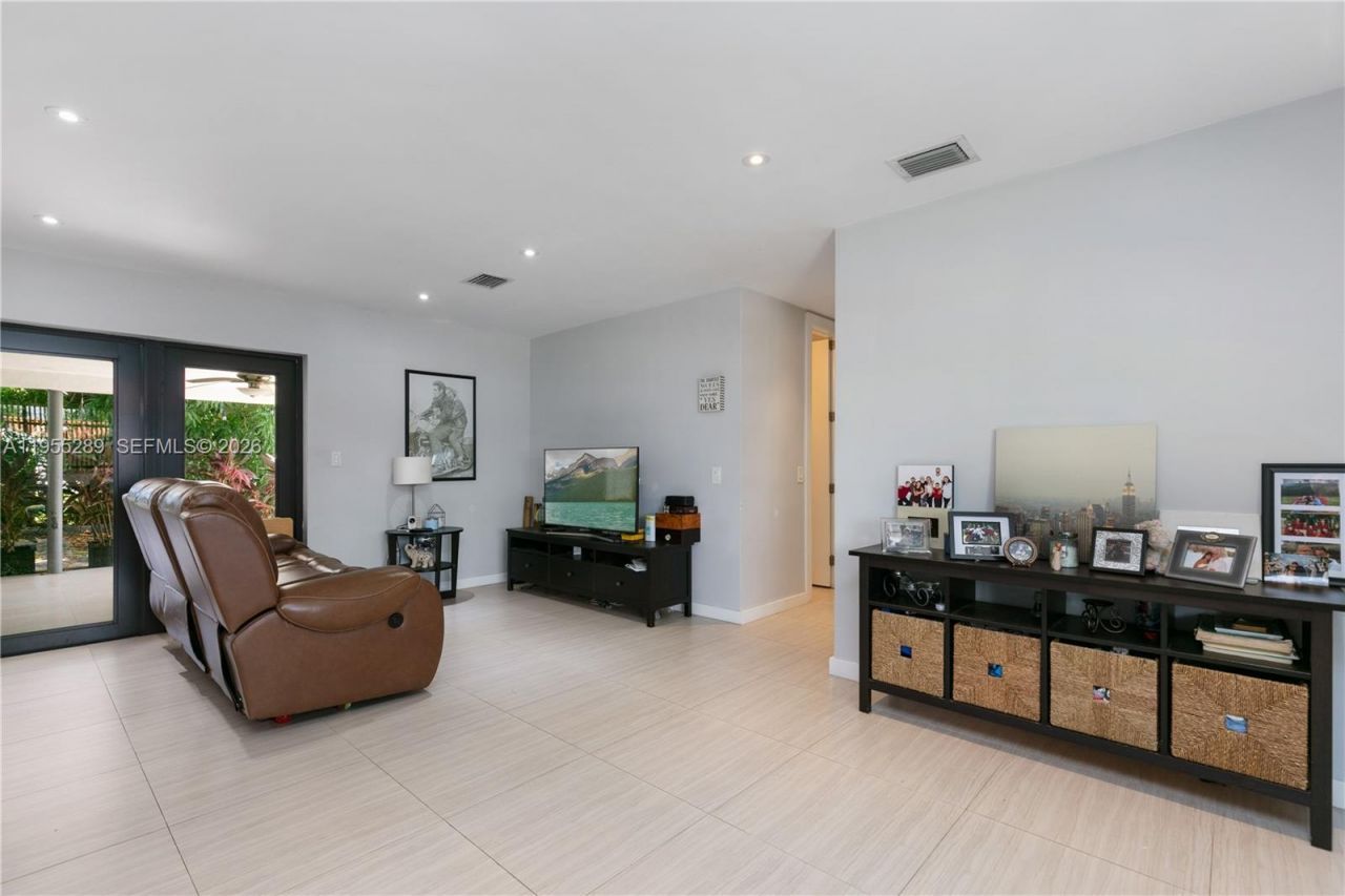 9981 SW 13th Ter, Miami, FL 33174 Photo