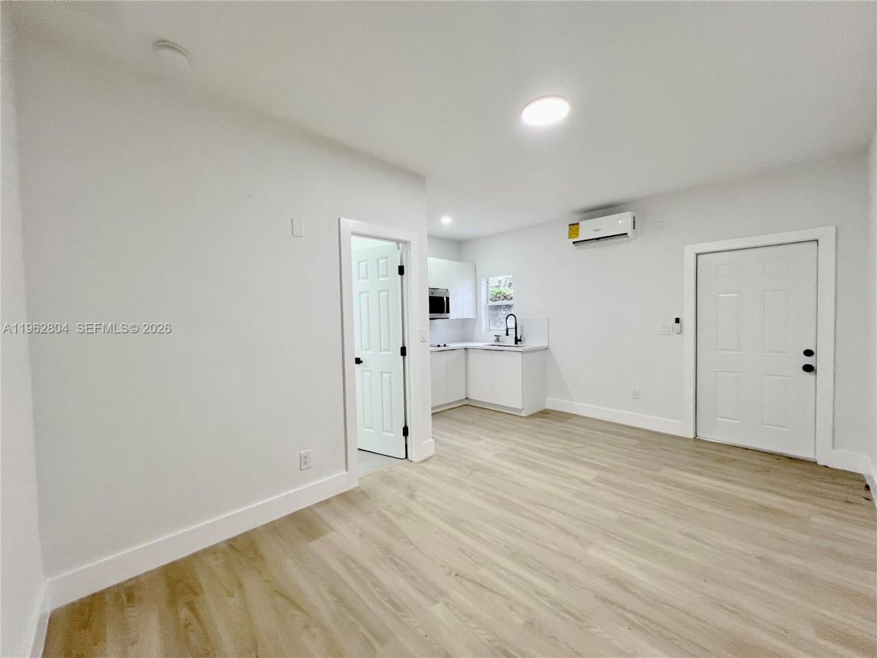 2480 NW 96th St , Unit B, Miami, FL 33147 Photo