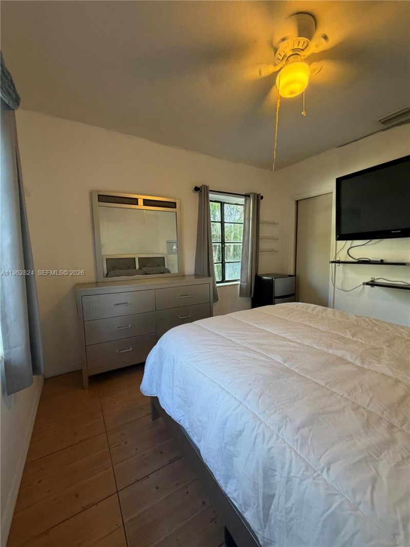 2460 NW 33rd St , Miami, FL 33142 Photo