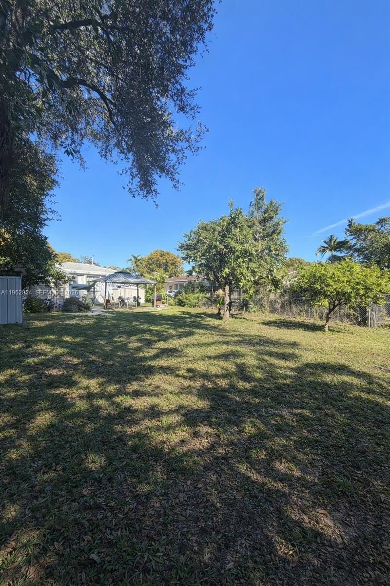 2460 NW 33rd St , Miami, FL 33142 Photo