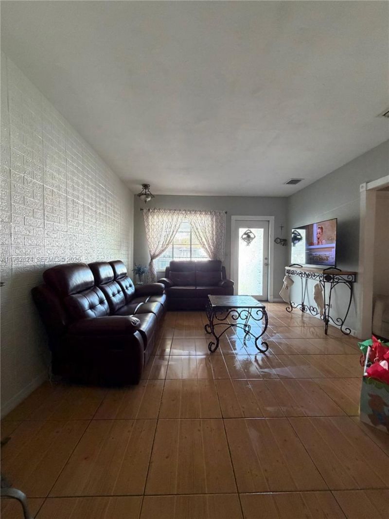 2460 NW 33rd St , Miami, FL 33142 Photo