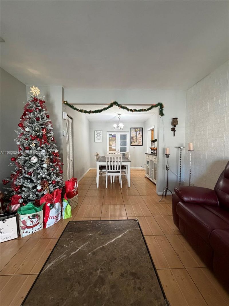 2460 NW 33rd St , Miami, FL 33142 Photo