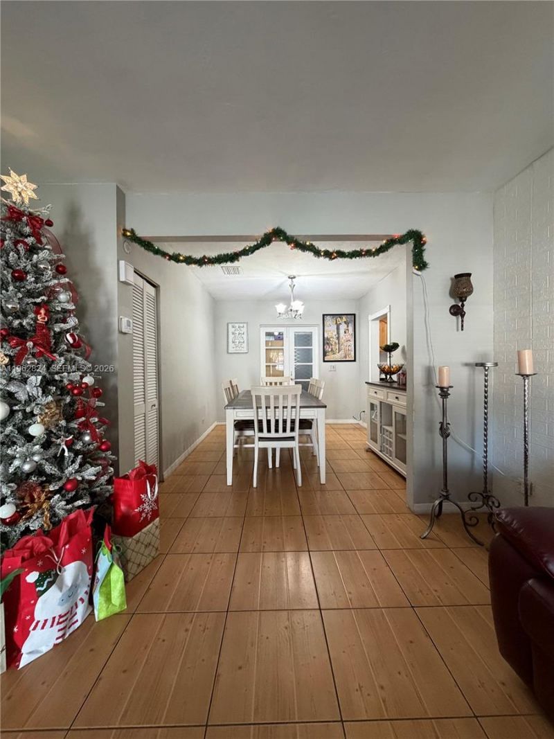 2460 NW 33rd St , Miami, FL 33142 Photo