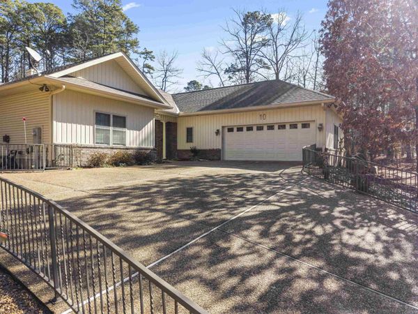 10 Marbella Lane, Hot Springs Village, AR 71909