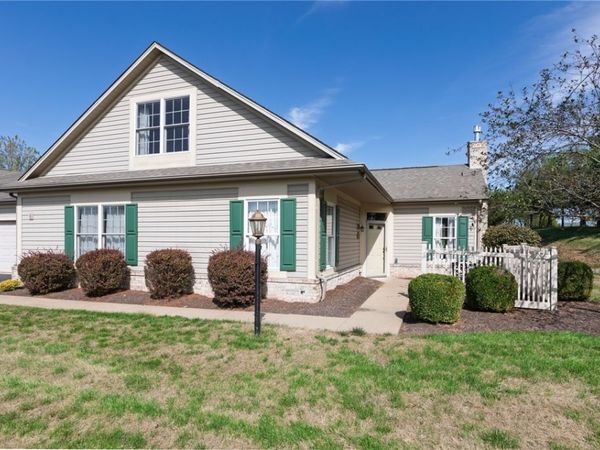 1153 Cobblestone Lane, Valencia, PA 16059