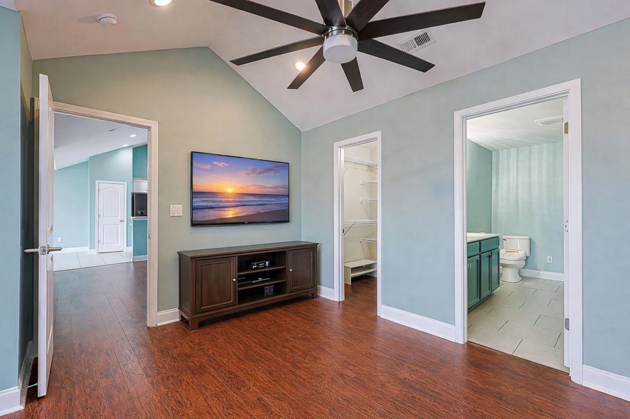 3300 Holly Loop Photo 10