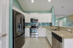 3300 Holly Loop photo 4