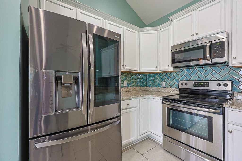 3300 Holly Loop Photo 7