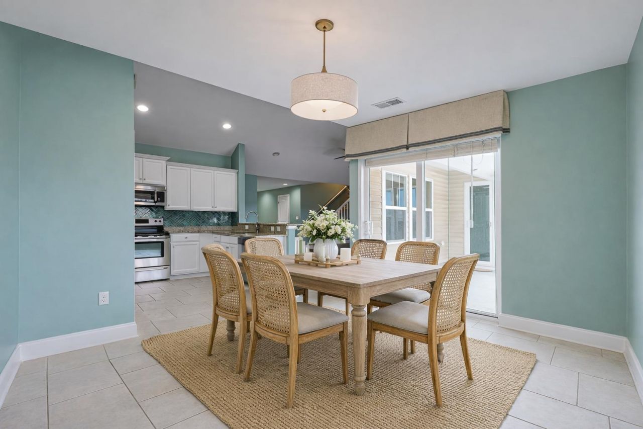 3300 Holly Loop Photo 9