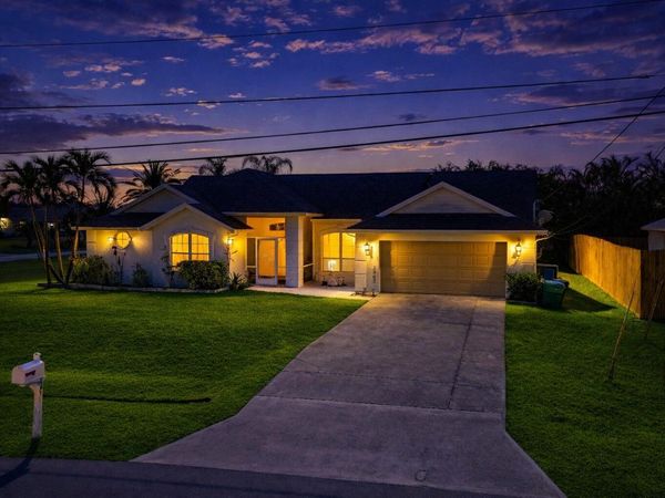 2962 SE Bella Road, Port Saint Lucie, FL 34984