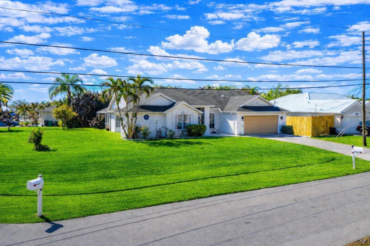 2962 SE Bella Road, Port Saint Lucie, FL 34984 Photo