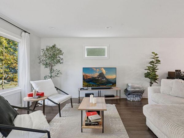 2084 Reaney Avenue E, Saint Paul, MN 55119