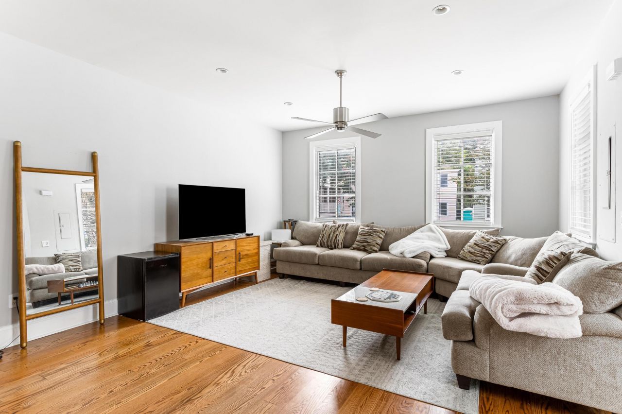 26 Cannon Street Photo 4