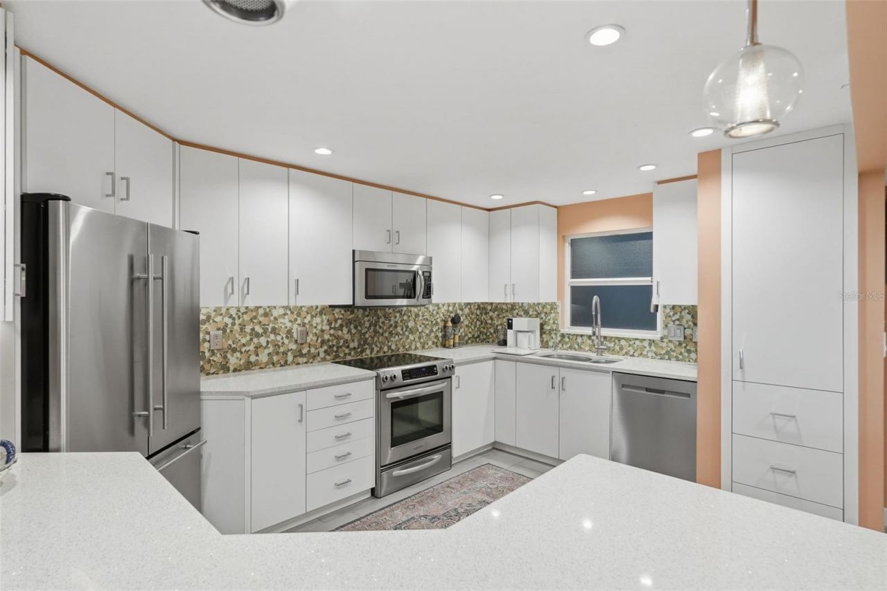 700 Beach Drive Ne, Unit 302, Saint Petersburg, FL 33701 Photo