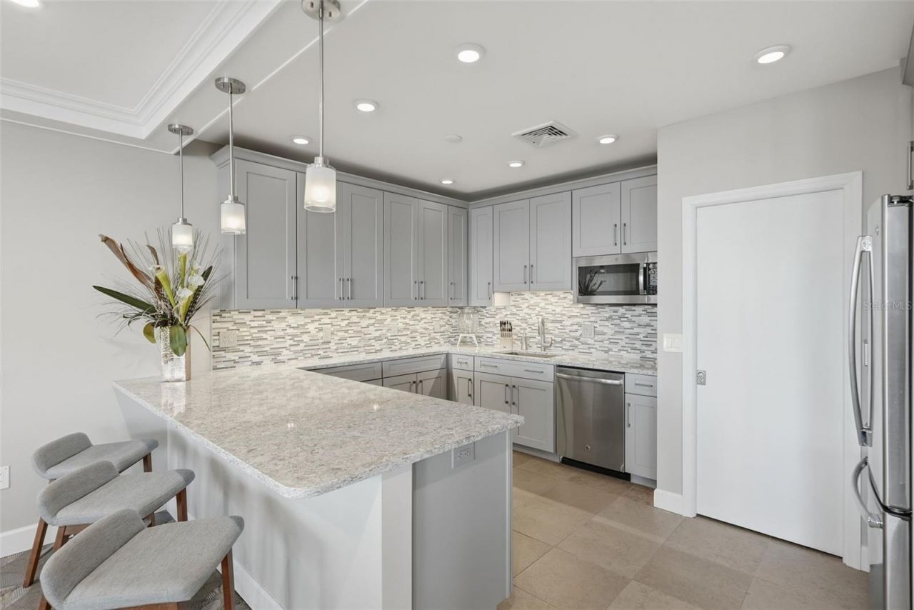 700 Beach Drive Ne, Unit 302, Saint Petersburg, FL 33701 Photo