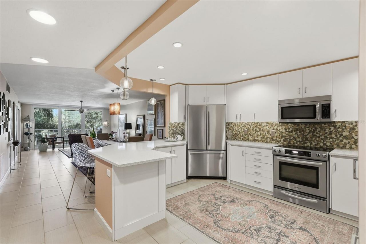 700 Beach Drive Ne, Unit 302, Saint Petersburg, FL 33701 Photo