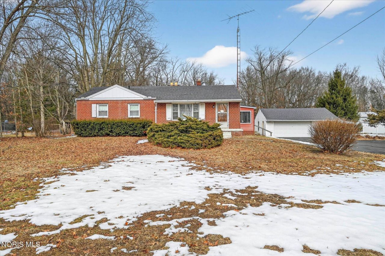 7318 Hill Avenue, Holland, OH 43528 Main Photo