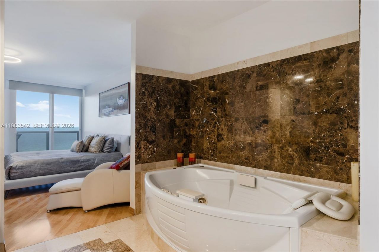 19333 E Collins Ave , Unit 1202, Sunny Isles Beach, FL 33160 Photo