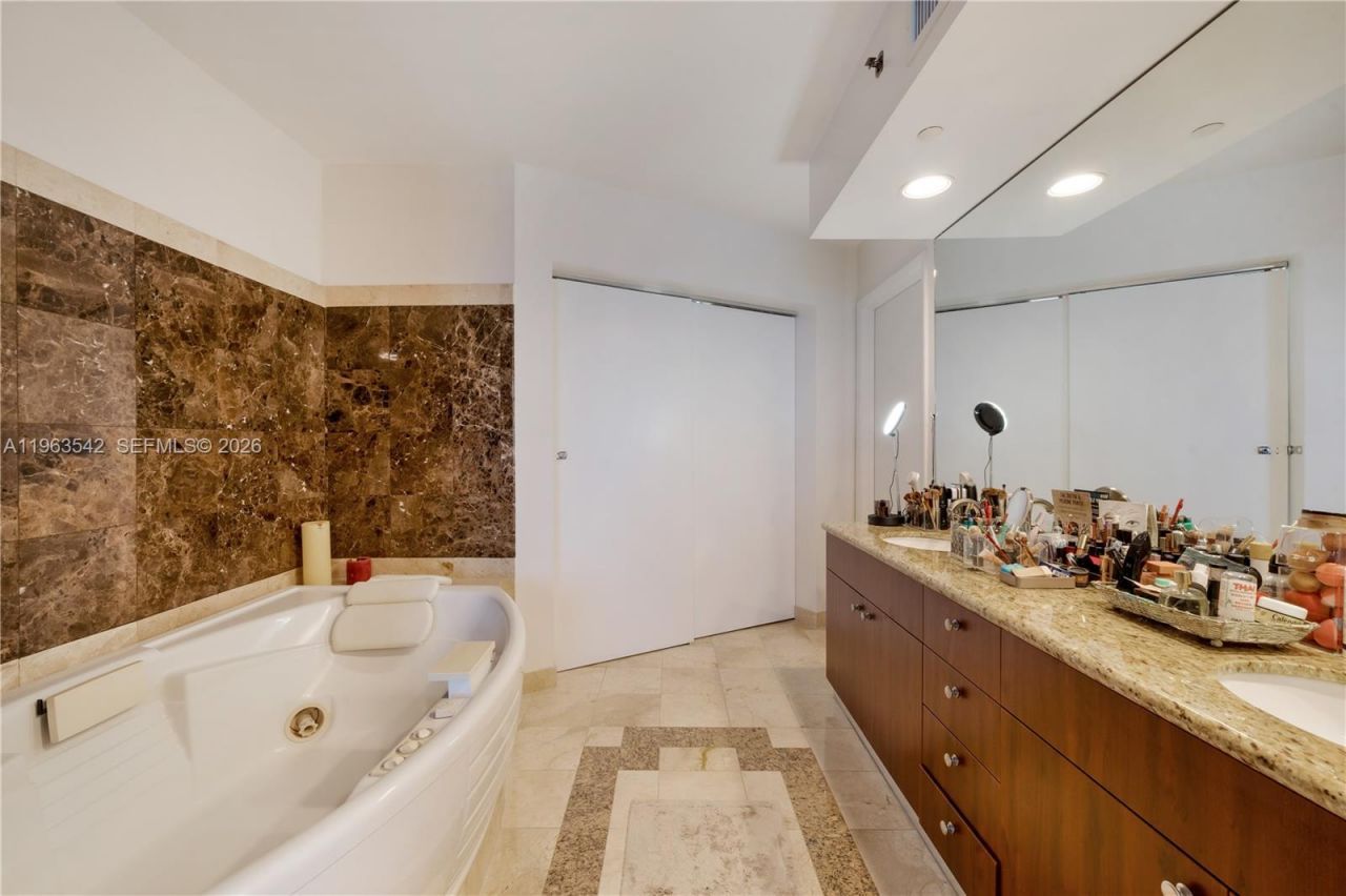 19333 E Collins Ave , Unit 1202, Sunny Isles Beach, FL 33160 Photo