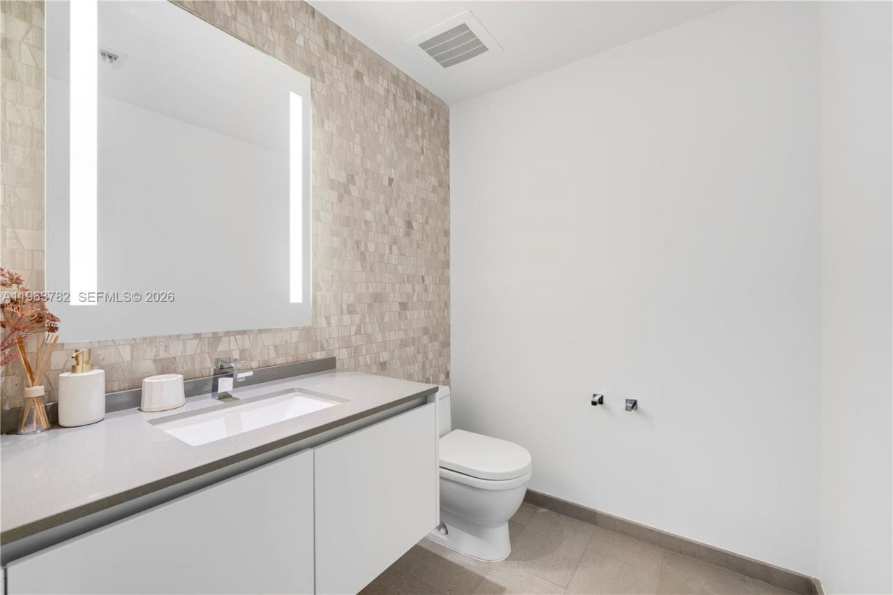88 SW 7th St , Unit 2105, Miami, FL 33130 Photo