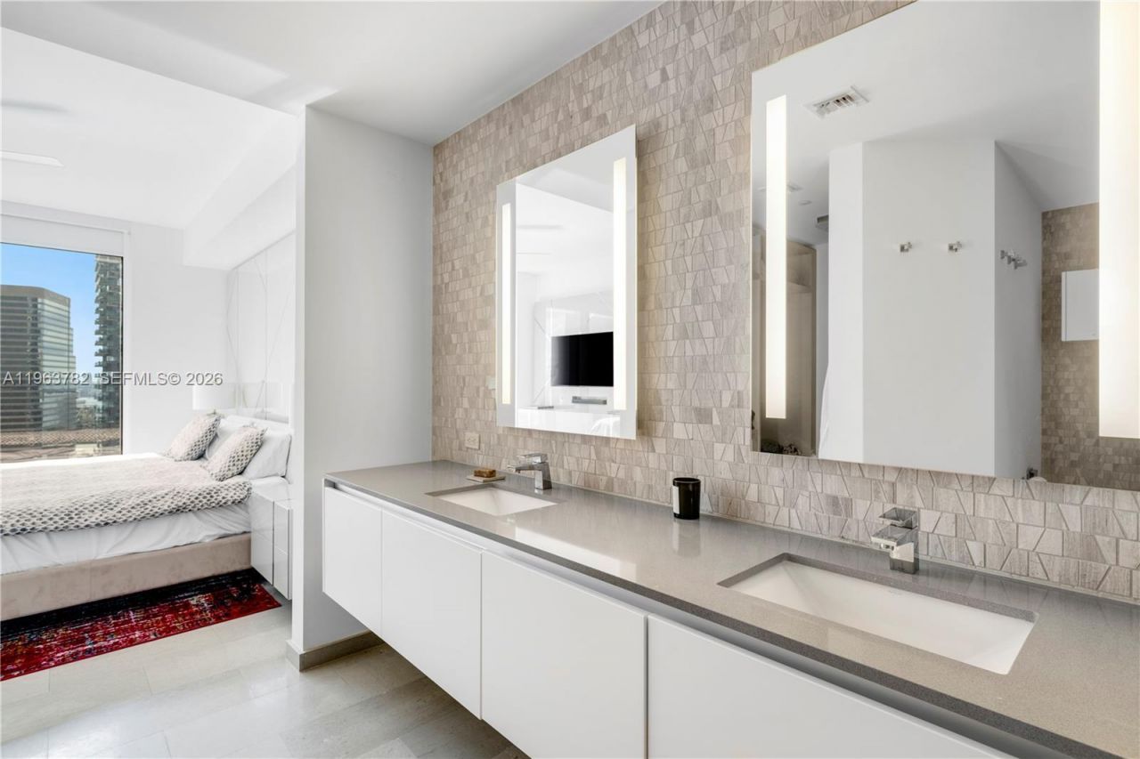 88 SW 7th St , Unit 2105, Miami, FL 33130 Photo