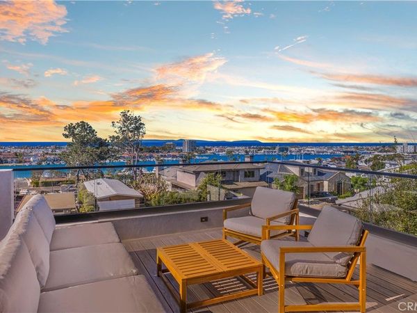 2212 Cliff Drive, Newport Beach, CA 92663