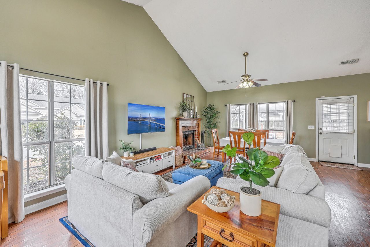 101 Hartley Hall Court Photo 10