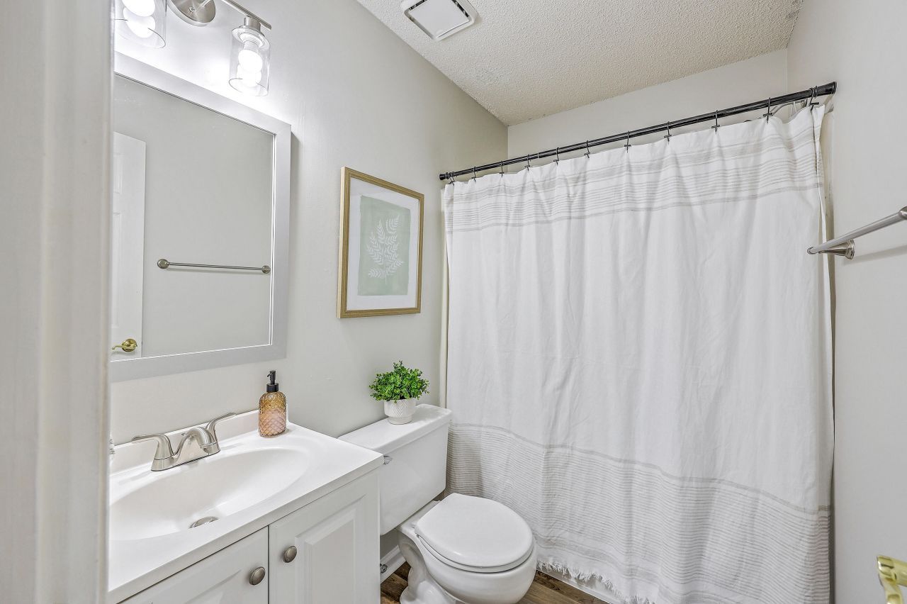 101 Hartley Hall Court Photo 28