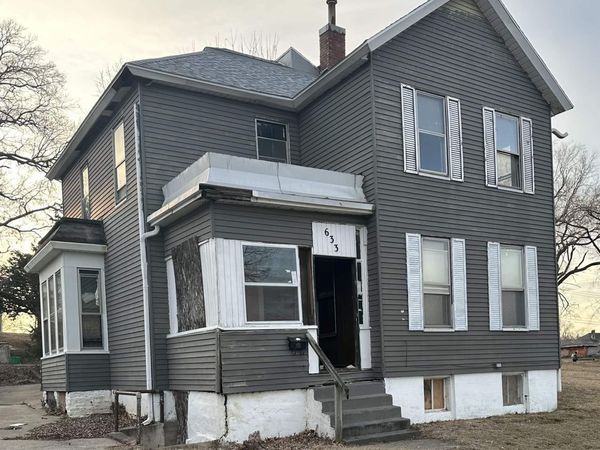 633 S 6Th Street, Burlington, IA 52601