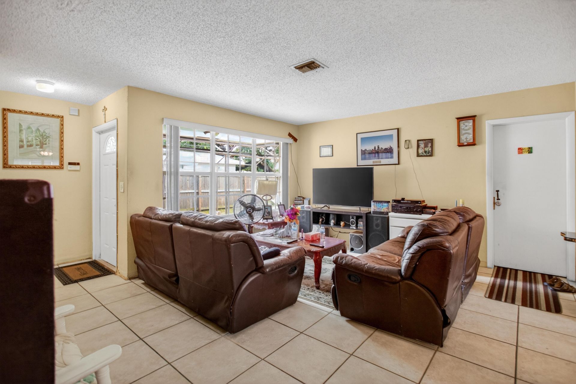 142 NW 8th Avenue, Dania, FL 33004 Photo