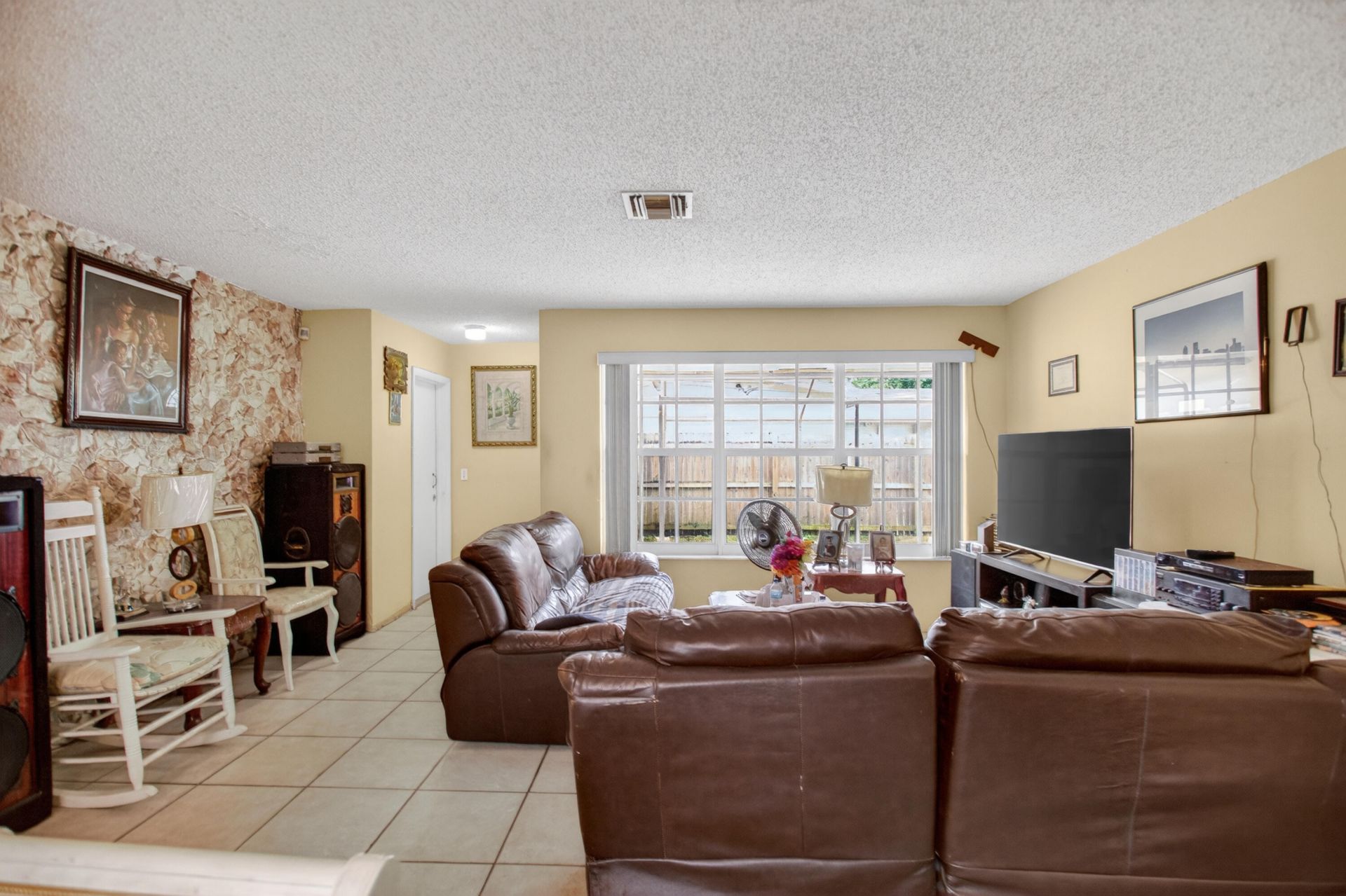 142 NW 8th Avenue, Dania, FL 33004 Photo