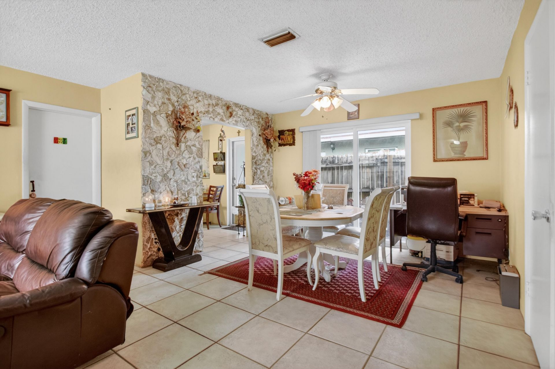 142 NW 8th Avenue, Dania, FL 33004 Photo