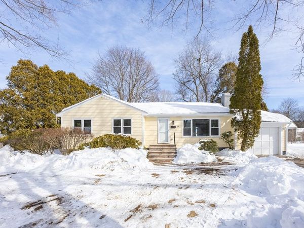 14 Bradford Rd, Hamilton, MA 01982