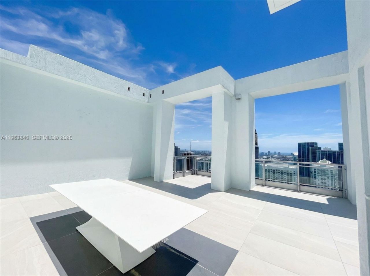 92 SW 3rd St, Unit PH5213, Miami, FL 33130 Photo