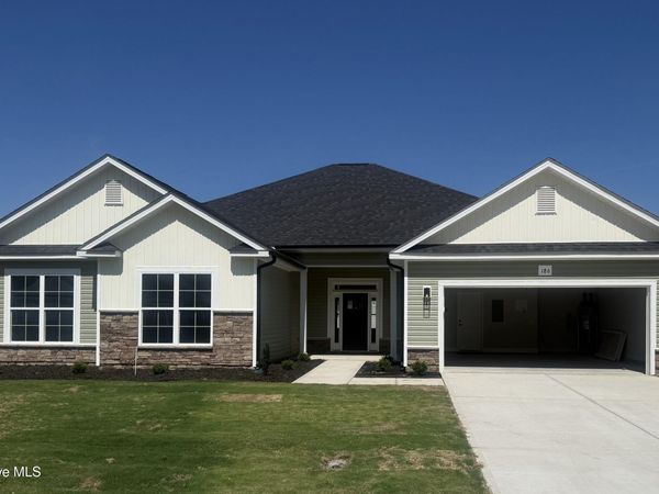 186 Seashore Street, Grimesland, NC 27837
