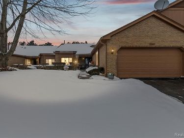 2162 London Bridge Drive, Rochester Hills, MI 48307