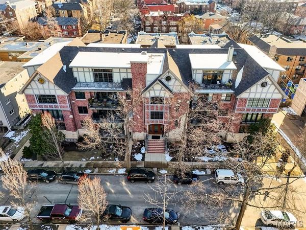 622 Forest Court, Unit 4A, Clayton, MO 63105