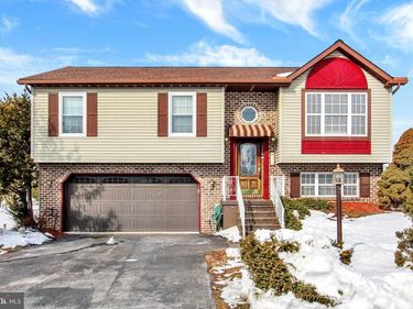 175 DRUMMER DRIVE, NEW OXFORD, PA 17350