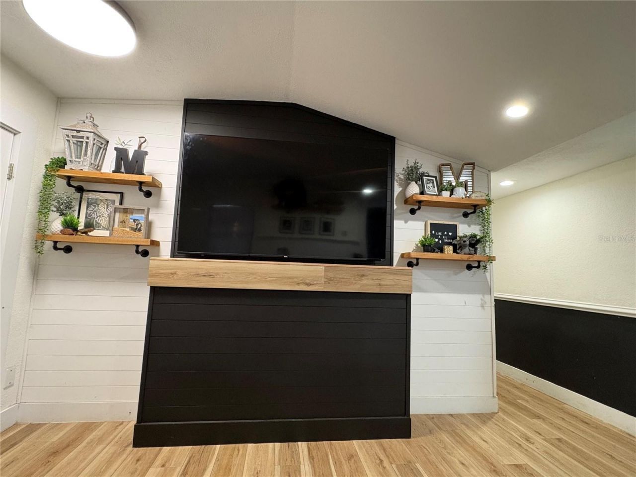 261 1st Street, Chuluota, FL 32766 Photo