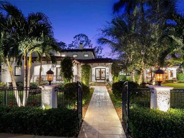 815 15TH AVENUE NE, ST PETERSBURG, FL 33704