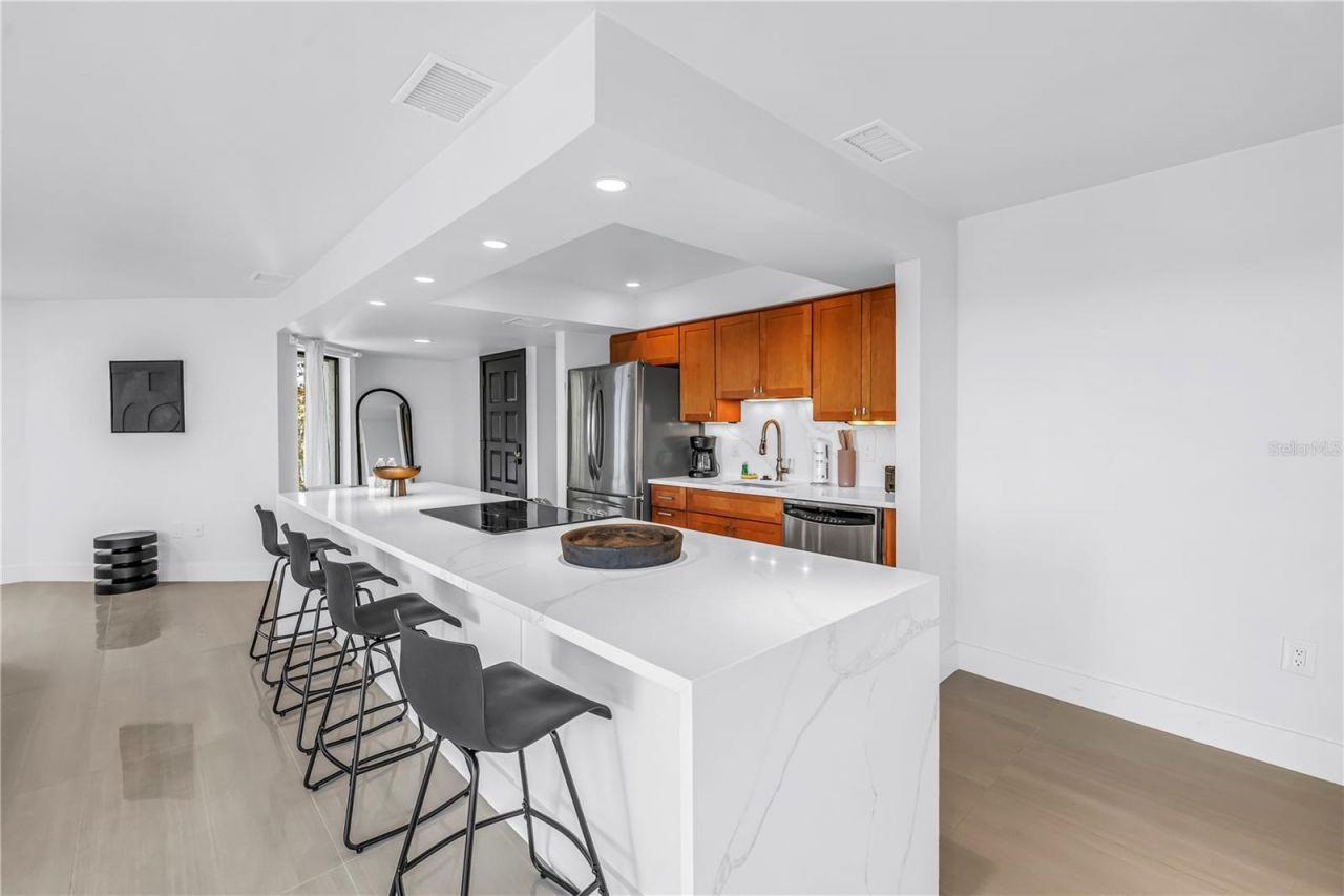 450 Beach Road, Unit 4, Sarasota, FL 34242 Photo