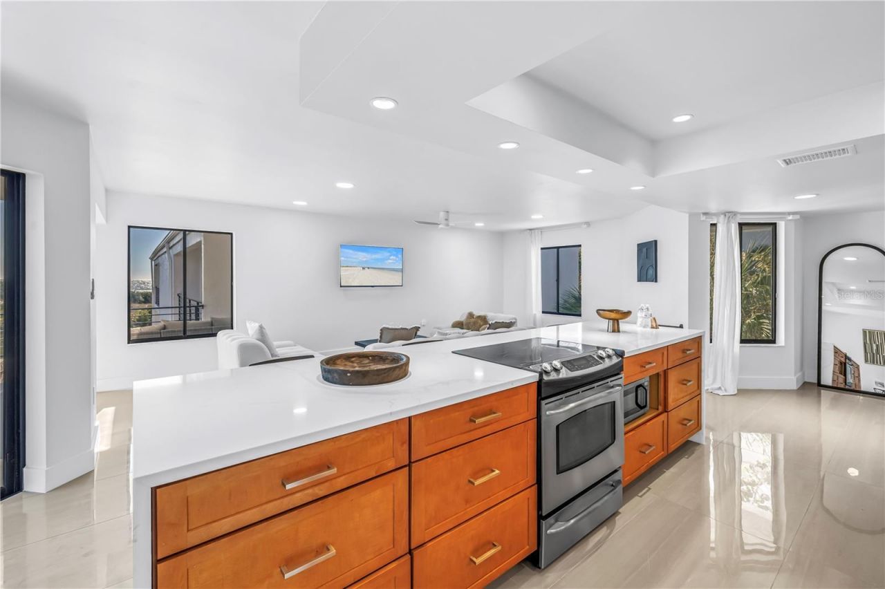 450 Beach Road, Unit 4, Sarasota, FL 34242 Photo